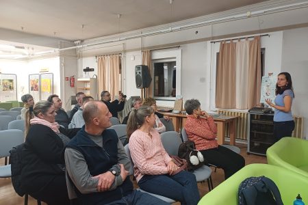 Madáretetésről a könyvtárban