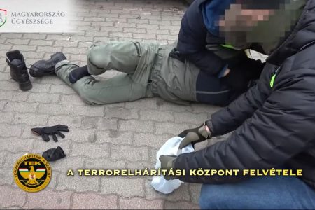 Letartóztatták a kábítószer-kereskedelemmel gyanúsított rendőrt – videóval