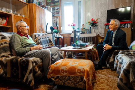 A kilencvenéves Józsi bácsit köszöntötték