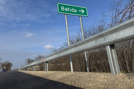 Nem lesz hivatalos átadója a Batidai kastély felé vezető mellékútnak