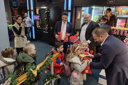 Négy vásárhelyi iskola 160 diákját hívták meg a moziba