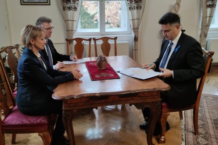 A belvárosi parkolóház építését is segítheti a ma aláírt szerződés