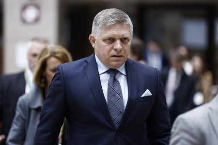 Vietnámi luxusapartmanból osztotta Zelenszkijt Robert Fico