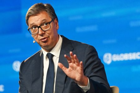 Bizalmi népszavazást kezdeményezett önmaga ellen a szerb államfő