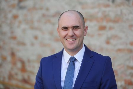 Lemondott a horvát miniszter, miután leadott néhány lövést egy mozgó autóból