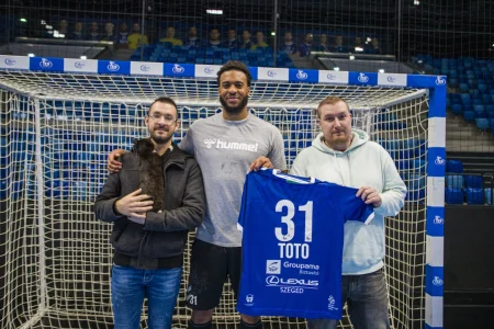 Jérémy Toto mezre licitálhatunk, segítve a vásárhelyi Toto cicát és társait