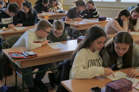 Vásárhelyi diákok nyerték az angol nyelvű országismeret vetélkedőt
