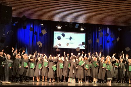 90 hallgató kapott ma diplomát Vásárhelyen