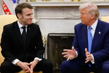 Trump nem volt hajlandó diktátornak nevezni Putyint, Macron szerint erőt kell mutatni az oroszok felé