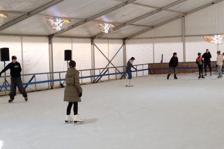 A jégpálya utolsó pillanatait is kiélvezik a vásárhelyiek