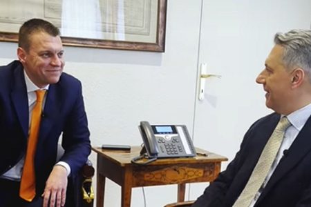 Sokan reménykedtek, sokan sírtak, Lázár János mégsem lépne ki az EU-ból