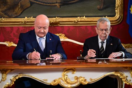 155 nappal a választások után megalakult az új osztrák kormány