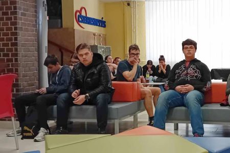 Kíváncsiak voltak a Cseresnyés diákjai a rendőrség bűnmegelőzési tanácsaira