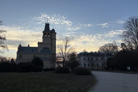 Első fokú ítélet szerint Lázár minisztériumának ki kell adni a kastélypályázatokat