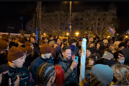Több mint négy órán át tartották lezárva a Margit hidat a kedd esti tüntetők