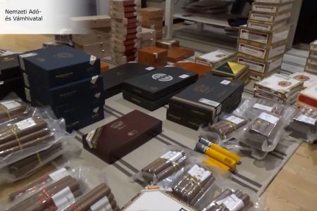 Ezer kubai szivart röptetett egy férfi Magyarországra – videó