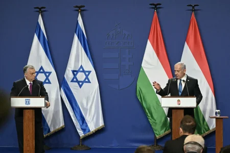Rossz zászló alá állt be Orbán és Netanjahu a közös sajtótájékoztatón